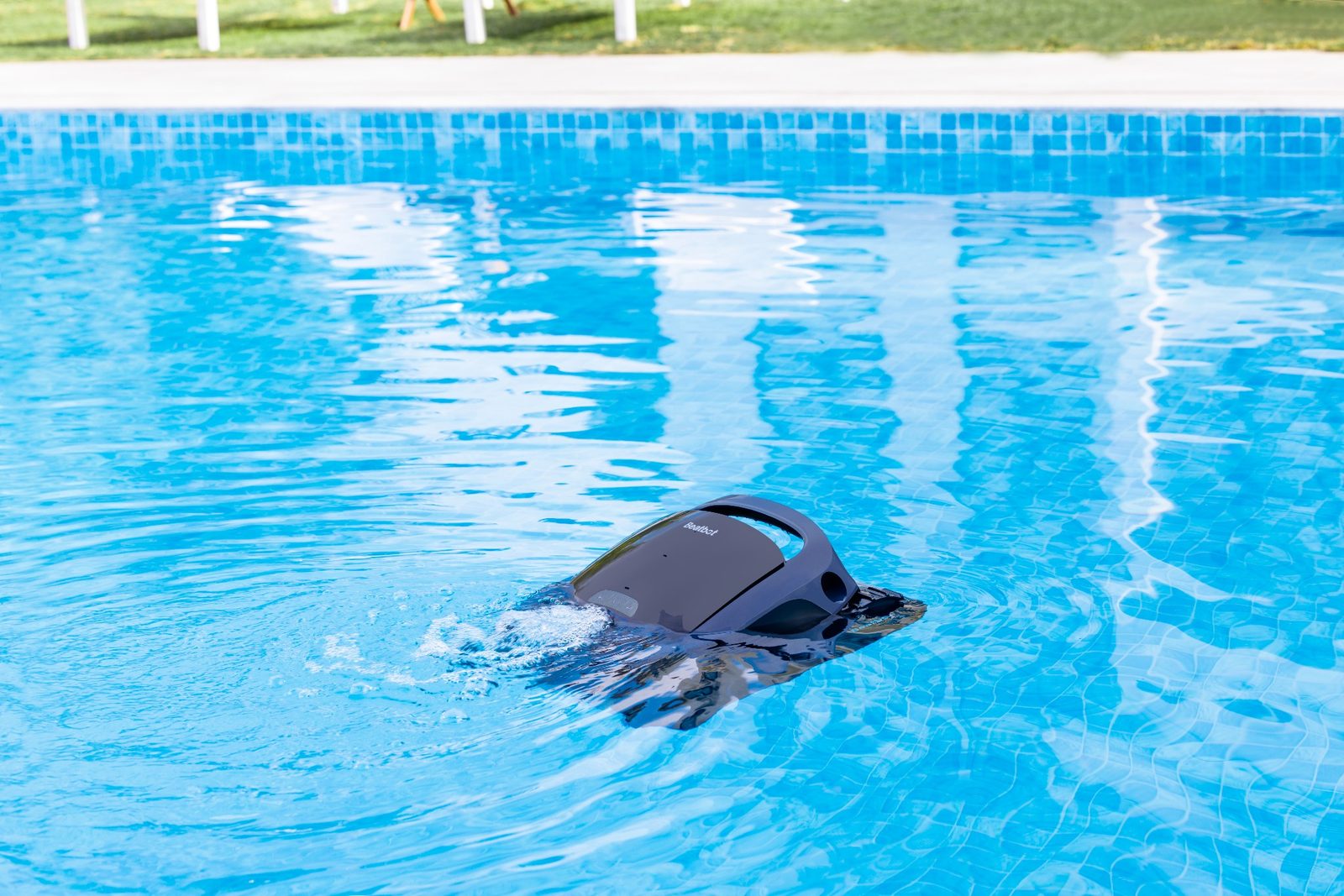 Beatbot AquaSense 2 mit App - Steuerung, kabelloser Poolroboter - Hytek Pool Shop